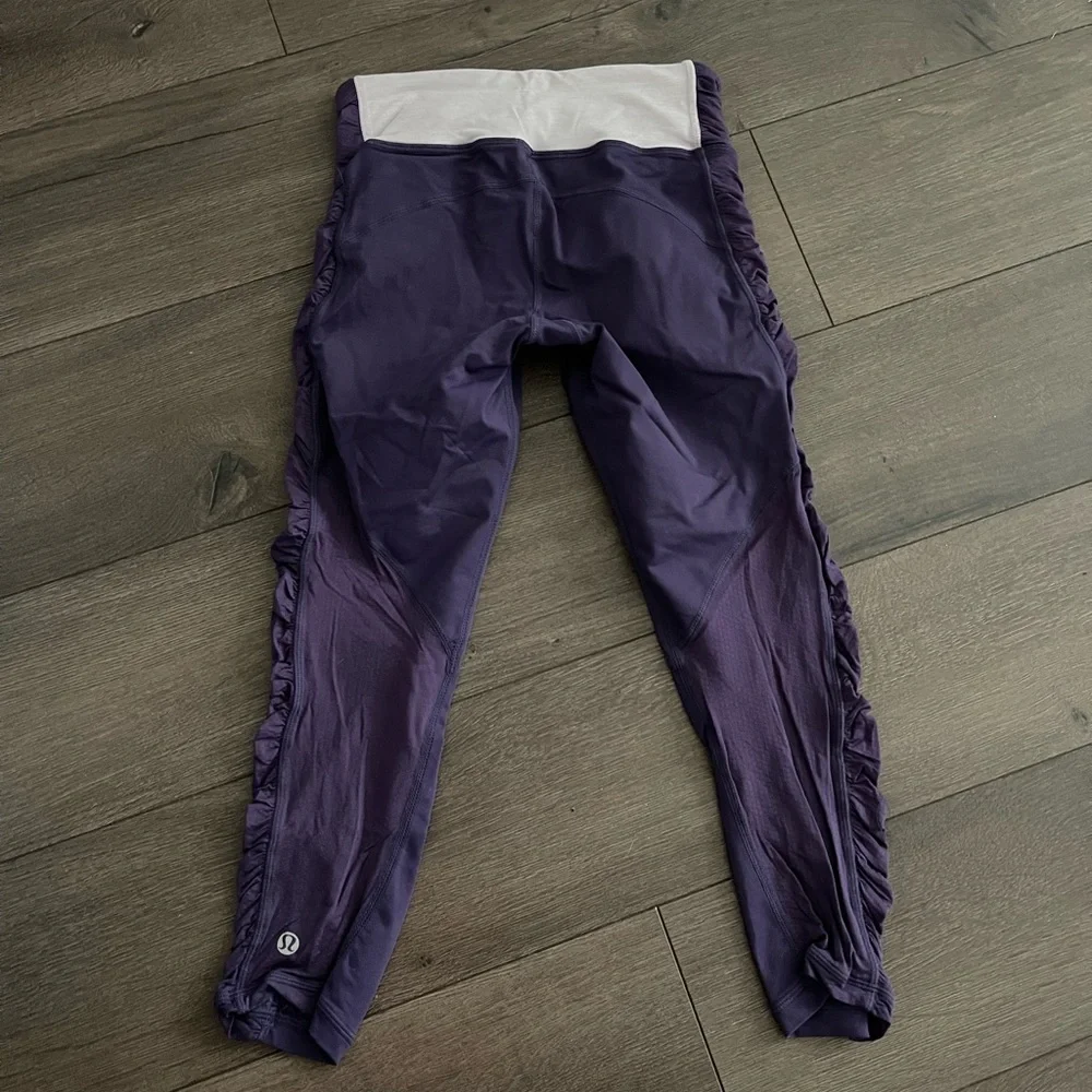 Lululemon Run: In The Sun Crop sz. 2 - Picture 9 of 9